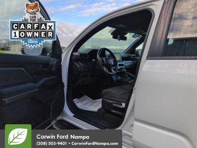 Used 2025 Toyota 4Runner SR5 AWD/4WD image 9
