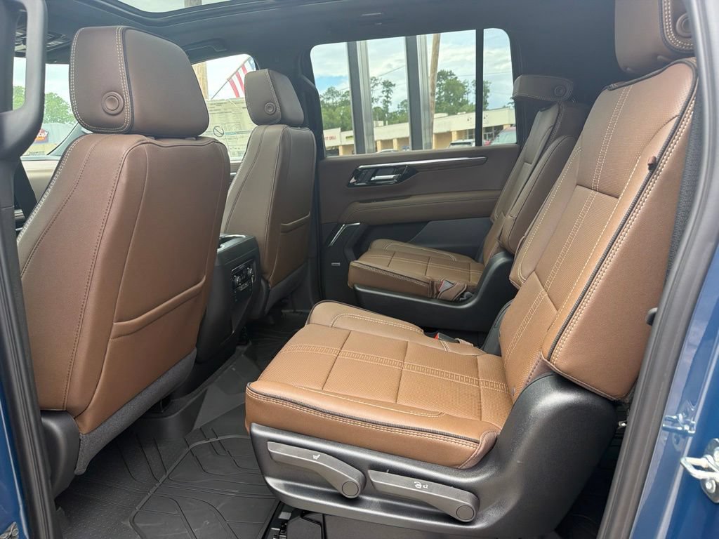 New 2026 Chevrolet Suburban High Country RWD image 15