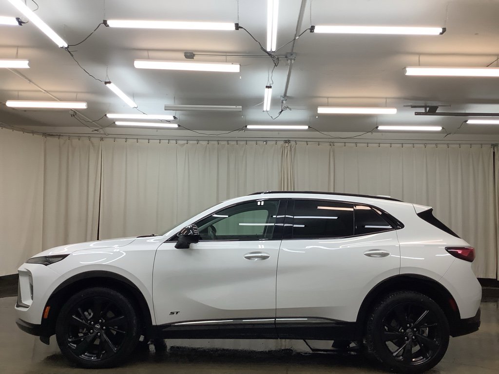 Used 2025 Buick Envision Sport Touring image 10