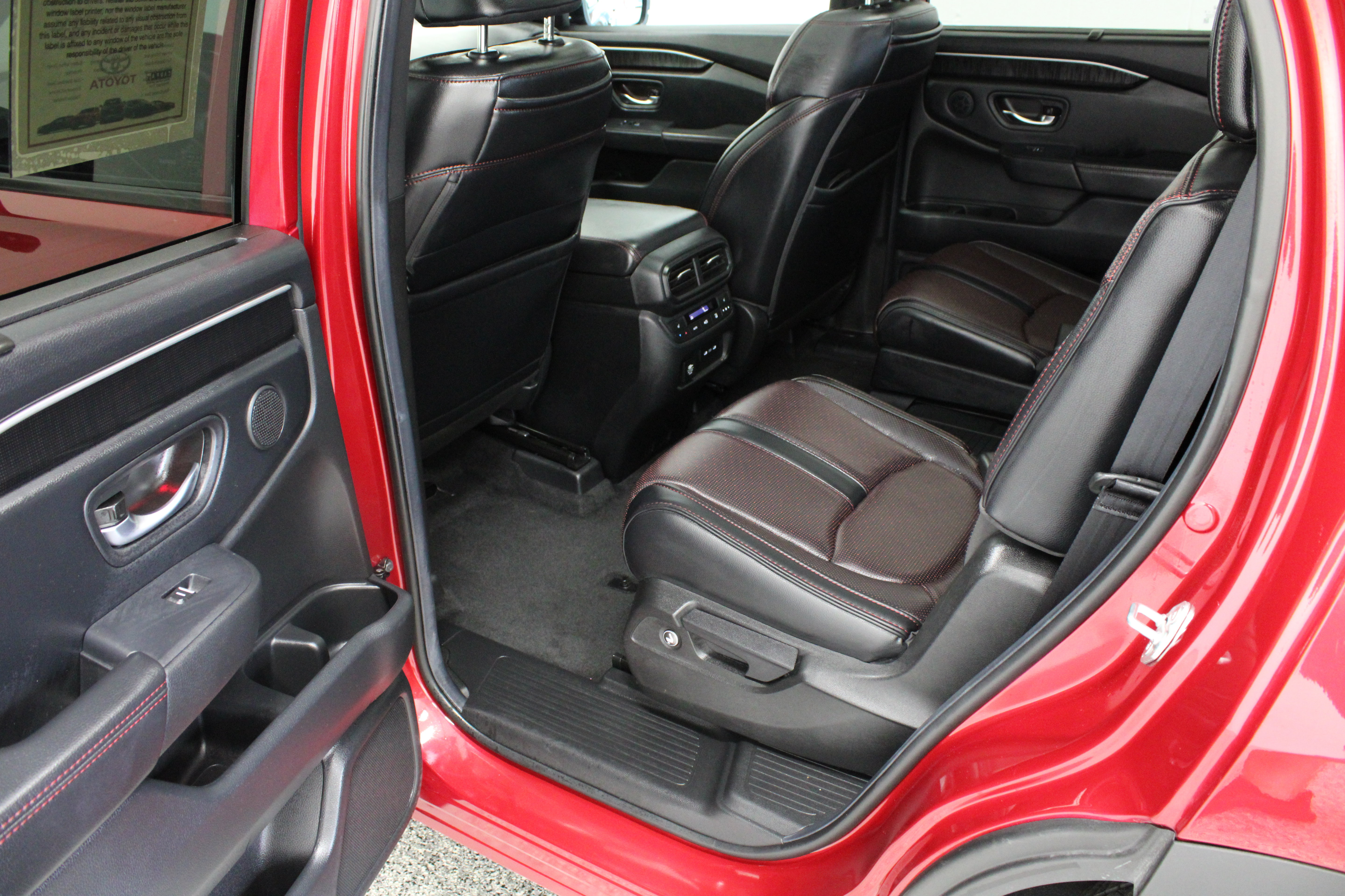 Used 2025 Honda Pilot Black Edition image 30