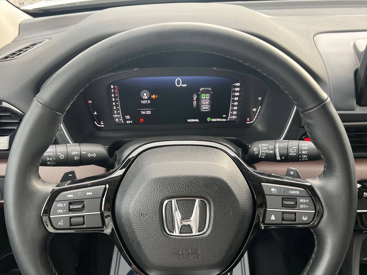 Used 2025 Honda Pilot Elite image 12