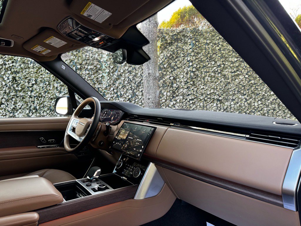 Certified 2023 Land Rover Range Rover SE image 27