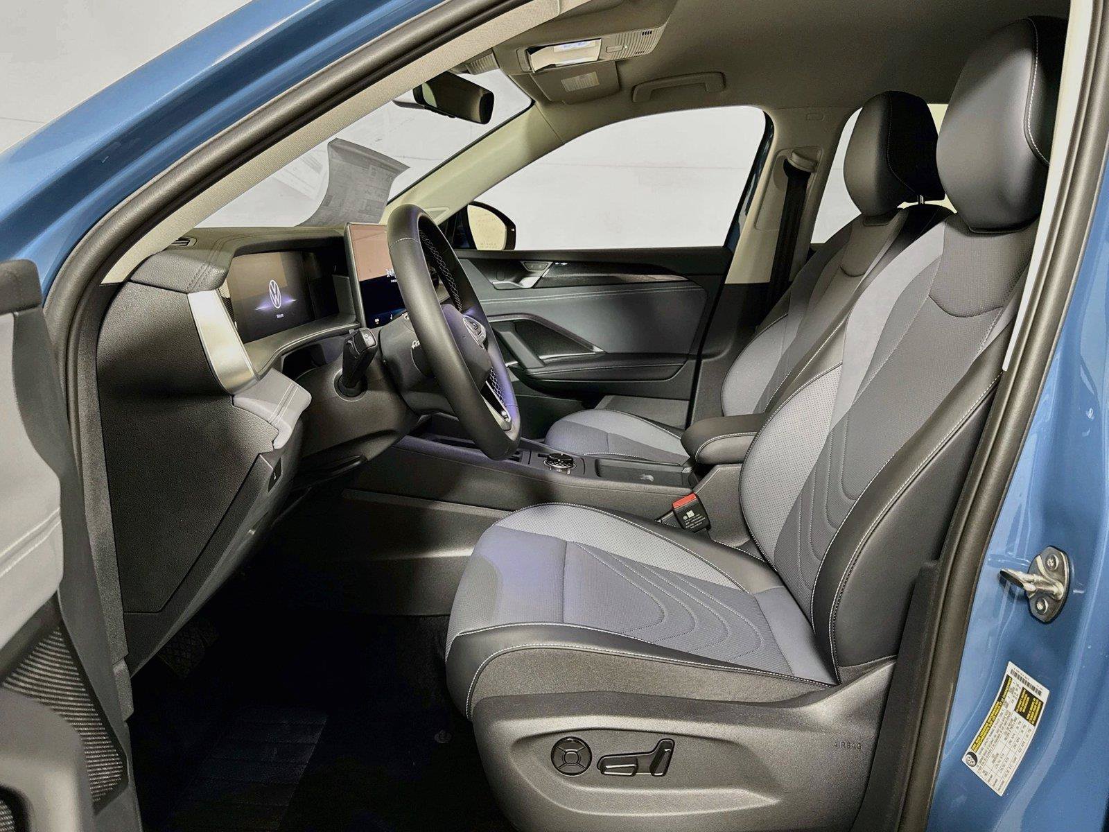 New 2026 Volkswagen Tiguan SE FWD image 11