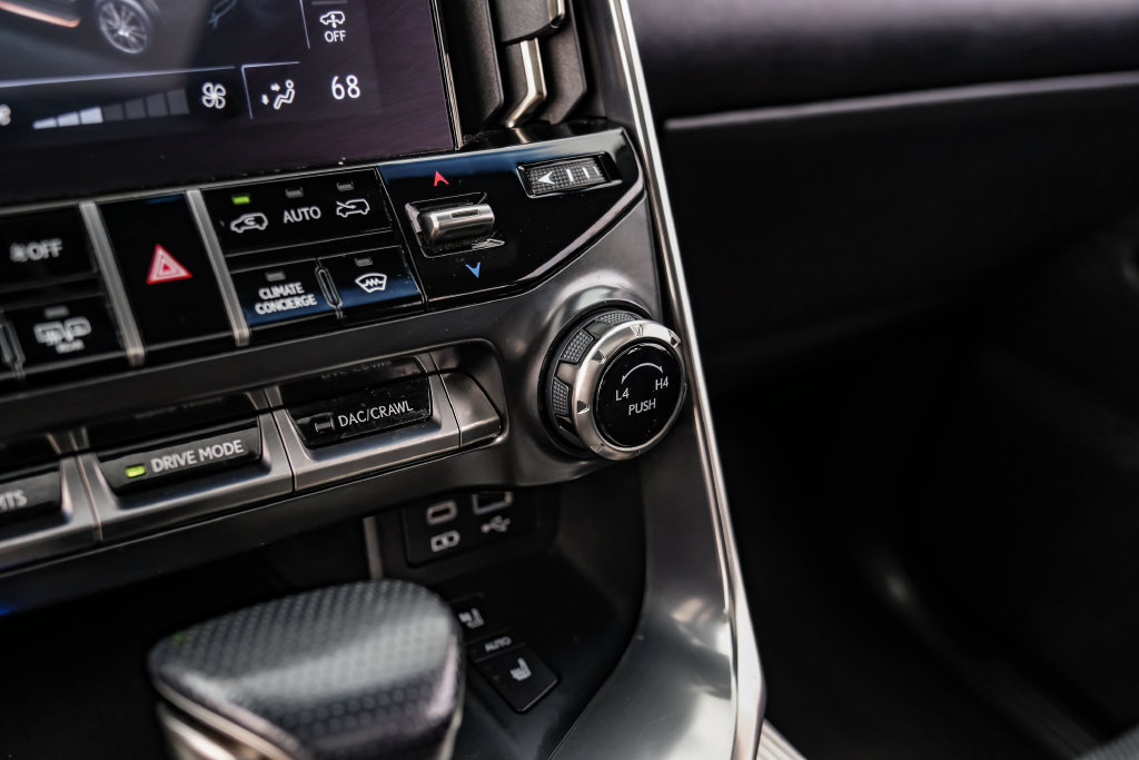 Used 2024 Lexus LX 600 F Sport AWD/4WD image 32