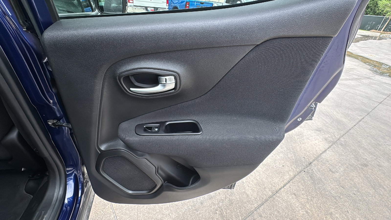 Used 2021 Jeep Renegade Latitude FWD image 26