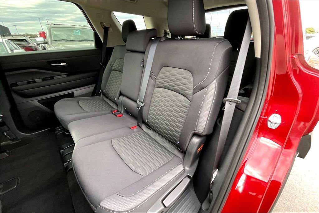 Used 2022 Nissan Pathfinder SV AWD/4WD image 36