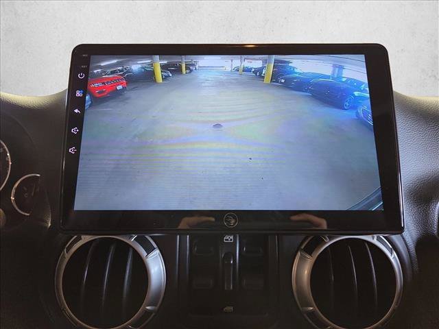 Used 2013 Jeep Wrangler Unlimited Rubicon w/ Connectivity Group AWD/4WD image 13