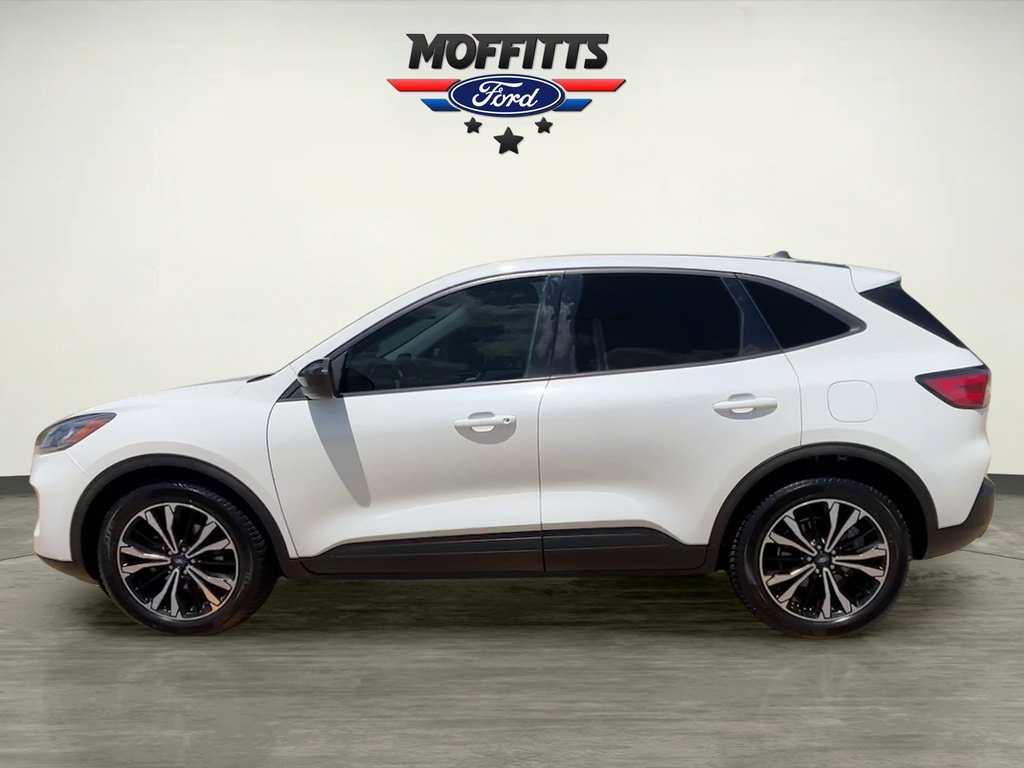 Used 2021 Ford Escape SE w/ SE Sport Appearance Package FWD image 2