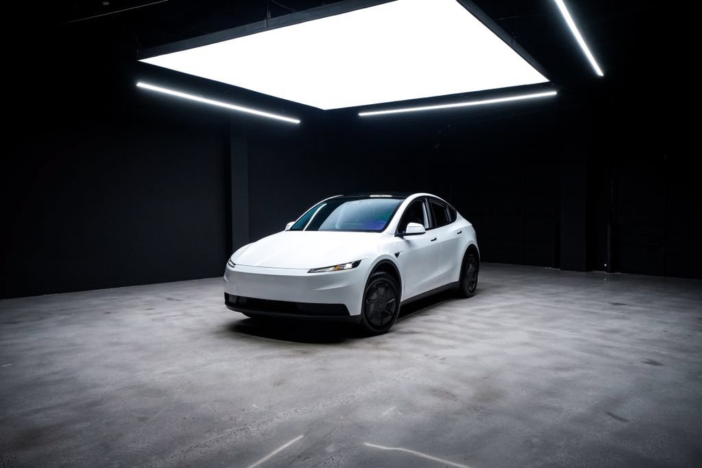 Used 2026 Tesla Model Y 2WD image 42