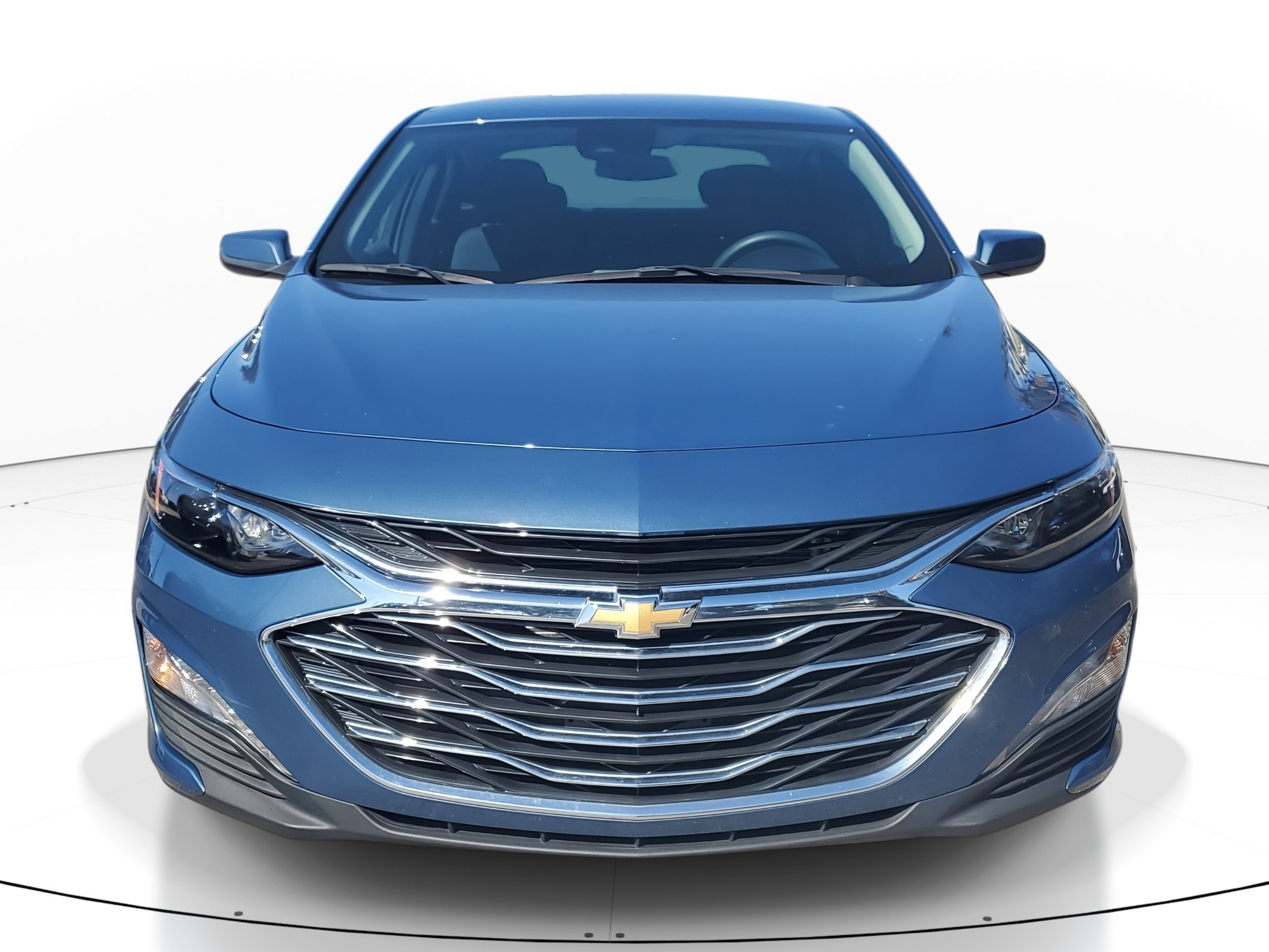 Used 2024 Chevrolet Malibu LT image 2