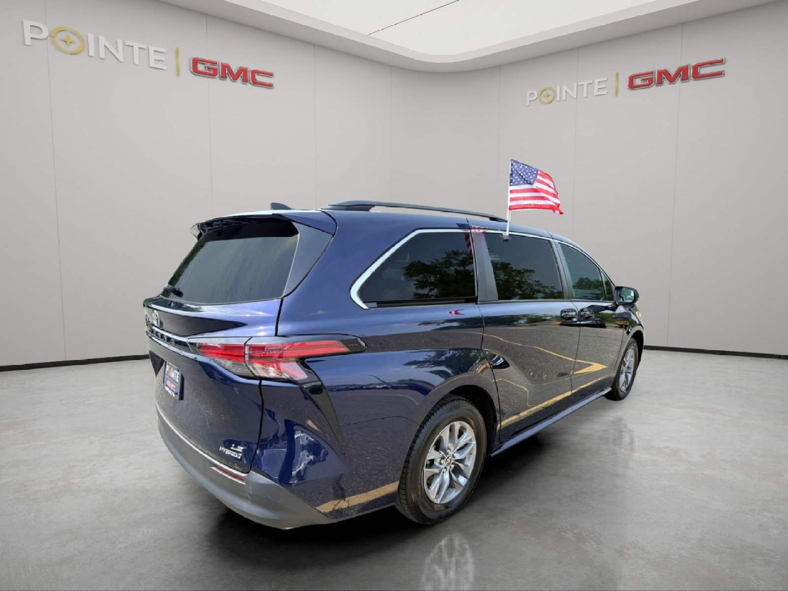 Used 2022 Toyota Sienna LE image 5