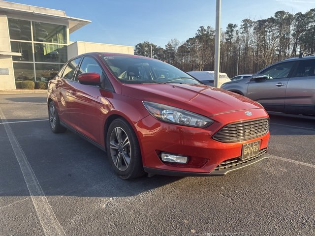 Used 2018 Ford Focus SE w/ SE Appearance Package image 3