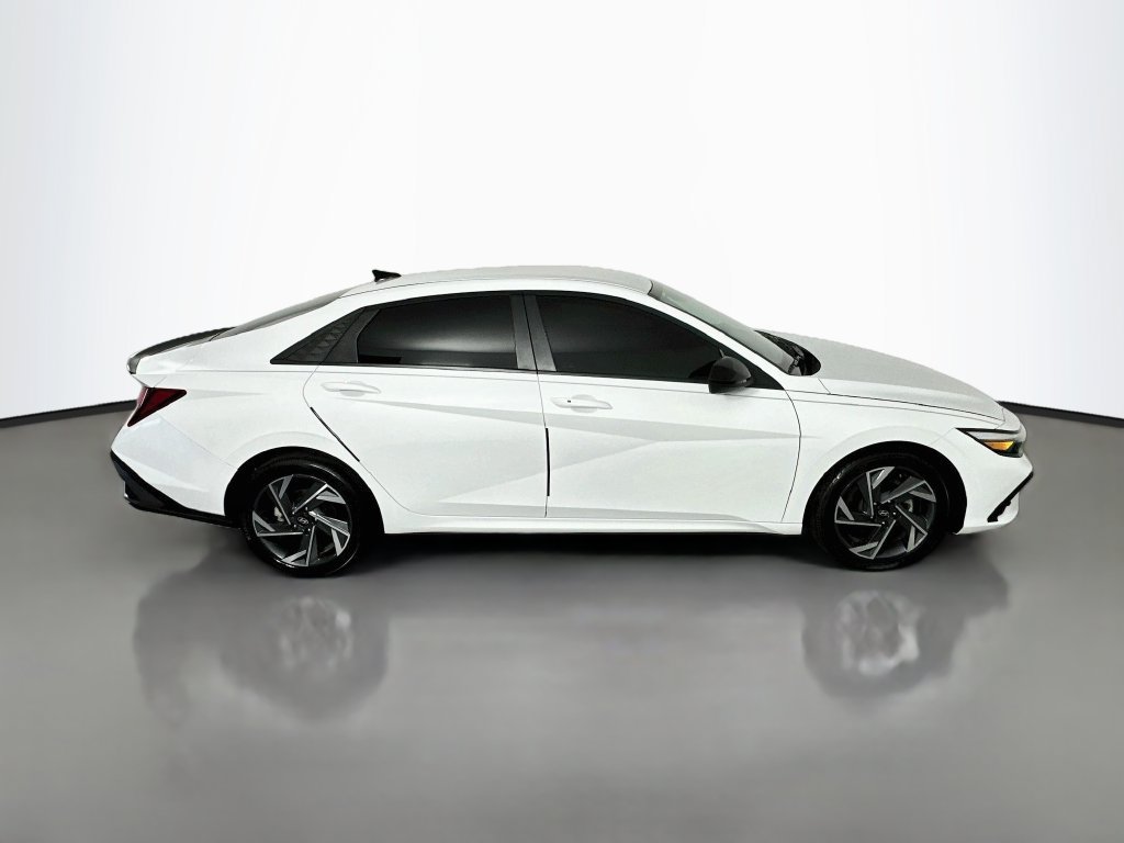 Used 2025 Hyundai Elantra Sport FWD image 8