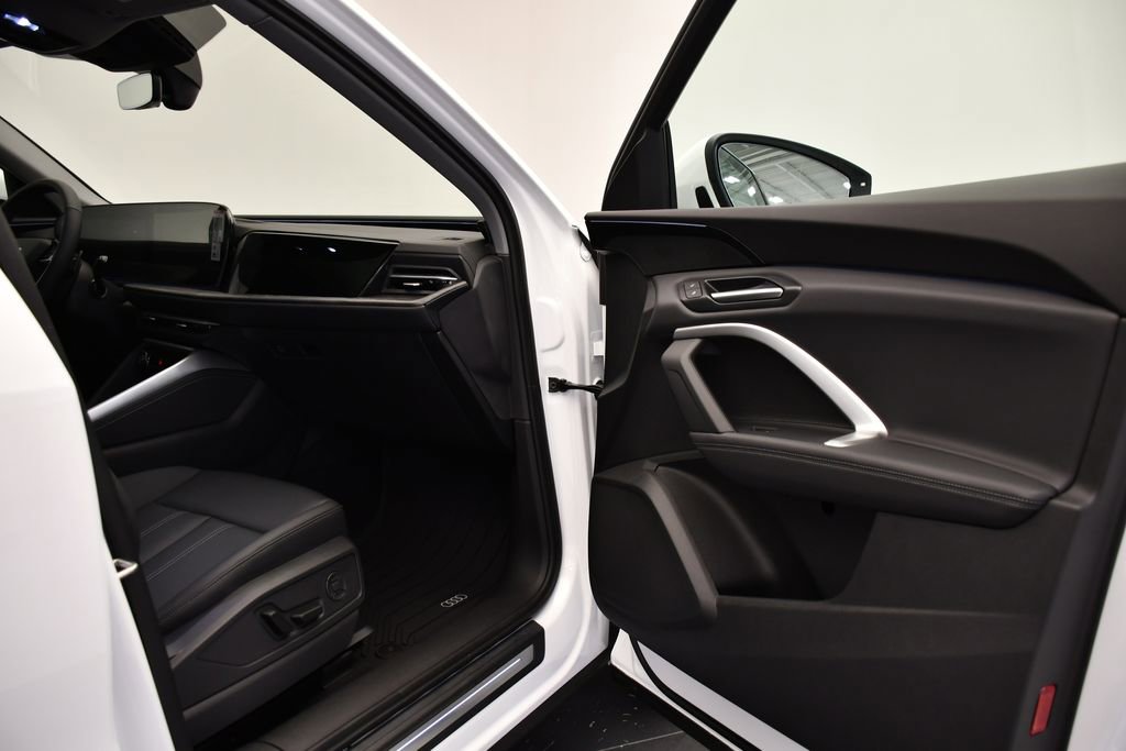 Used 2025 Audi Q5 Premium w/ Convenience Package image 46