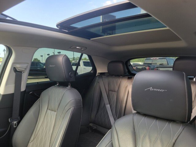 Used 2023 Buick Envision Avenir image 27