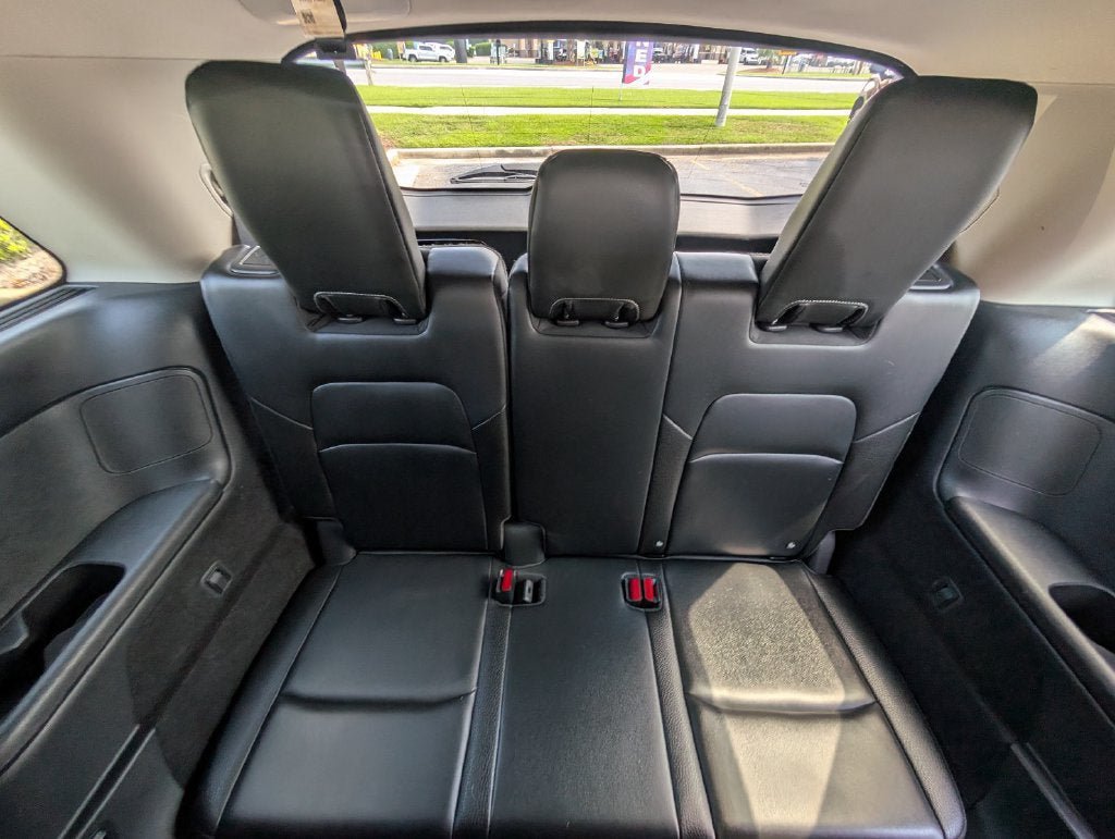Used 2023 Nissan Pathfinder SL w/ Lighting Package (N92) FWD image 34
