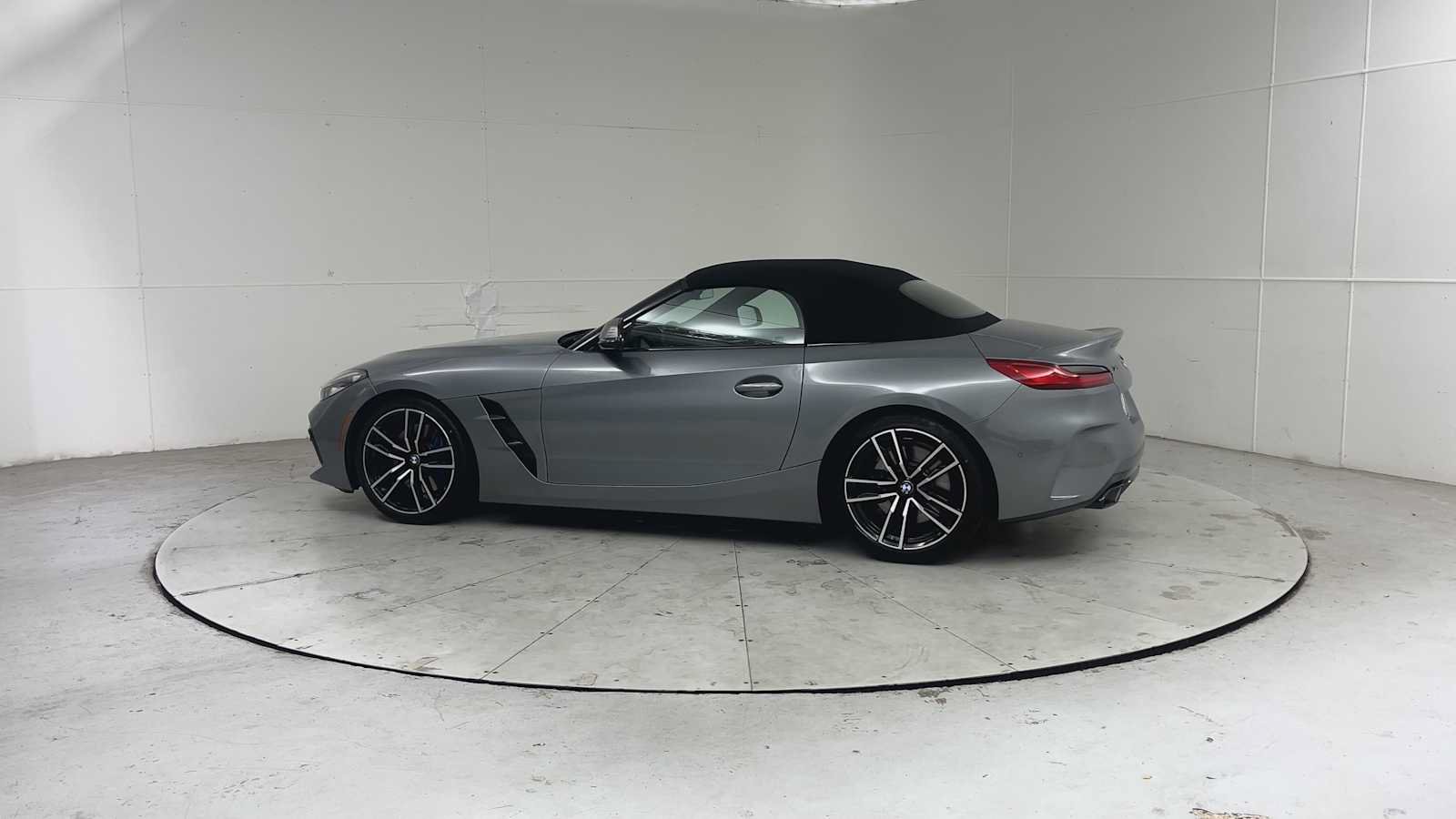 Used 2023 BMW Z4 M40i w/ Premium Package RWD image 4