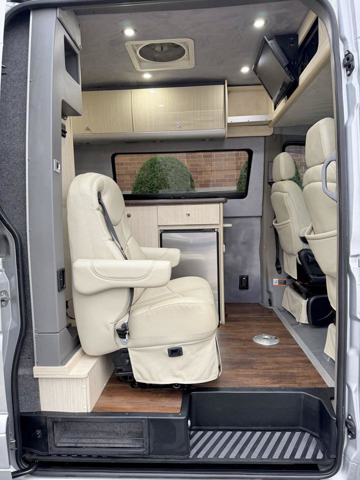 Used 2012 Mercedes-Benz Sprinter 3500 image 37