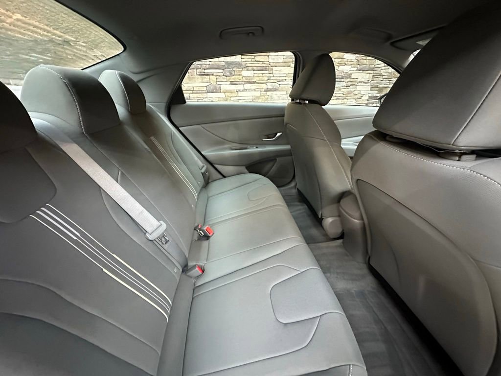 Used 2023 Hyundai Elantra SEL w/ Cargo Package image 26