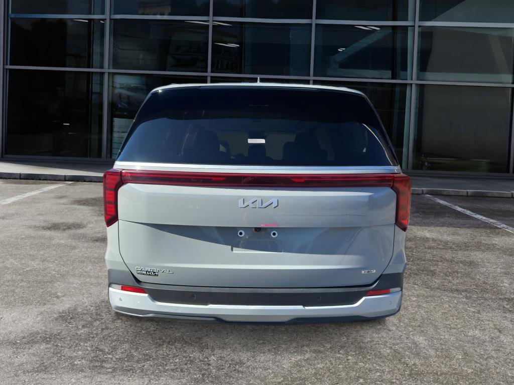 Used 2025 Kia Carnival EX image 6