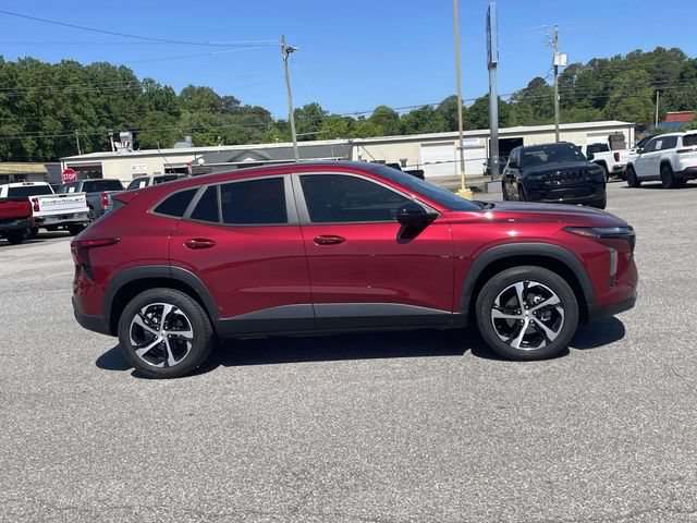 Certified 2024 Chevrolet Trax RS w/ Sunroof Package FWD image 2