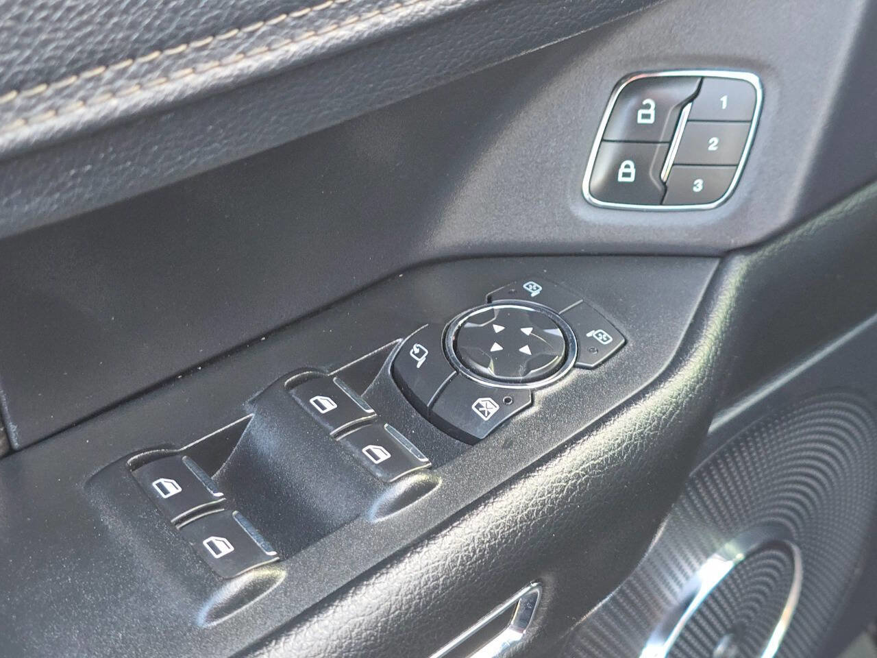 Used 2019 Ford Expedition Max Limited image 27