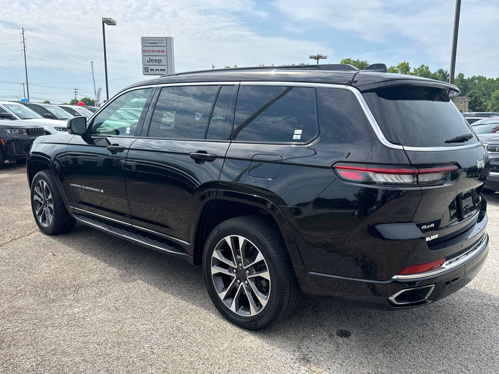 Certified 2025 Jeep Grand Cherokee L Overland w/ Advanced Protech Group III AWD/4WD image 7
