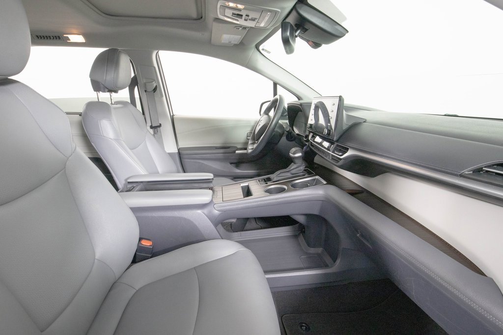 Used 2023 Toyota Sienna XLE image 19