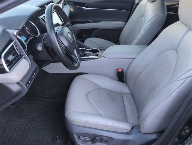 Used 2018 Toyota Camry XSE image 18