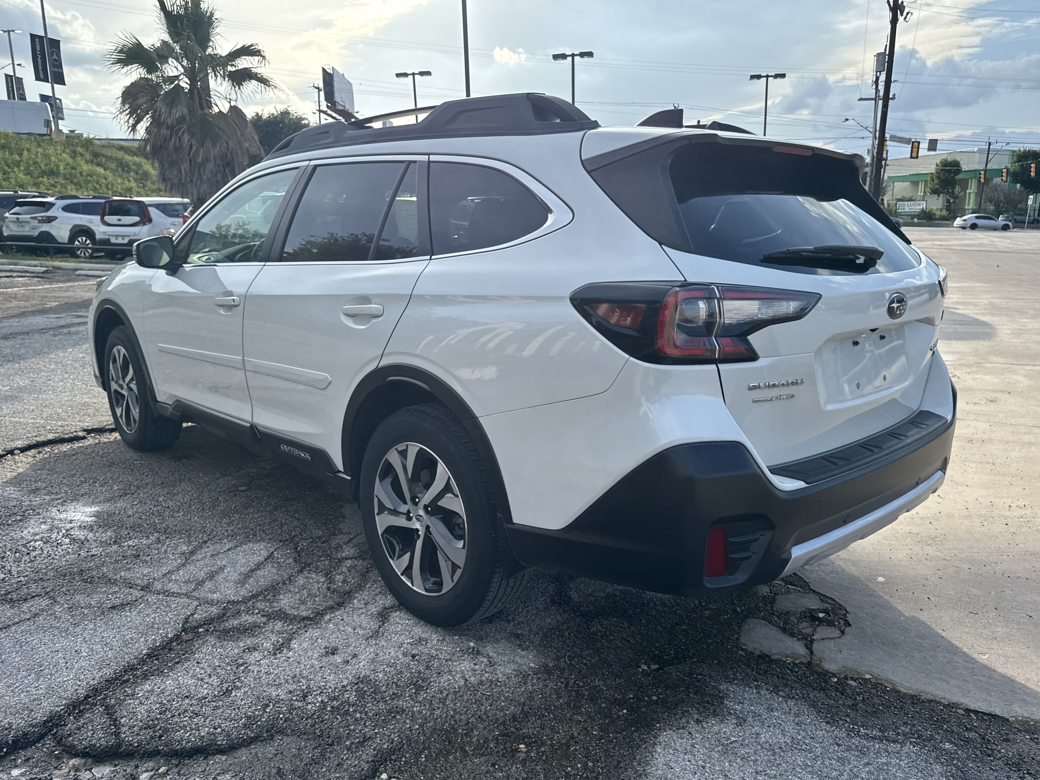Used 2020 Subaru Outback Limited XT w/ Popular Package #2 AWD/4WD image 5