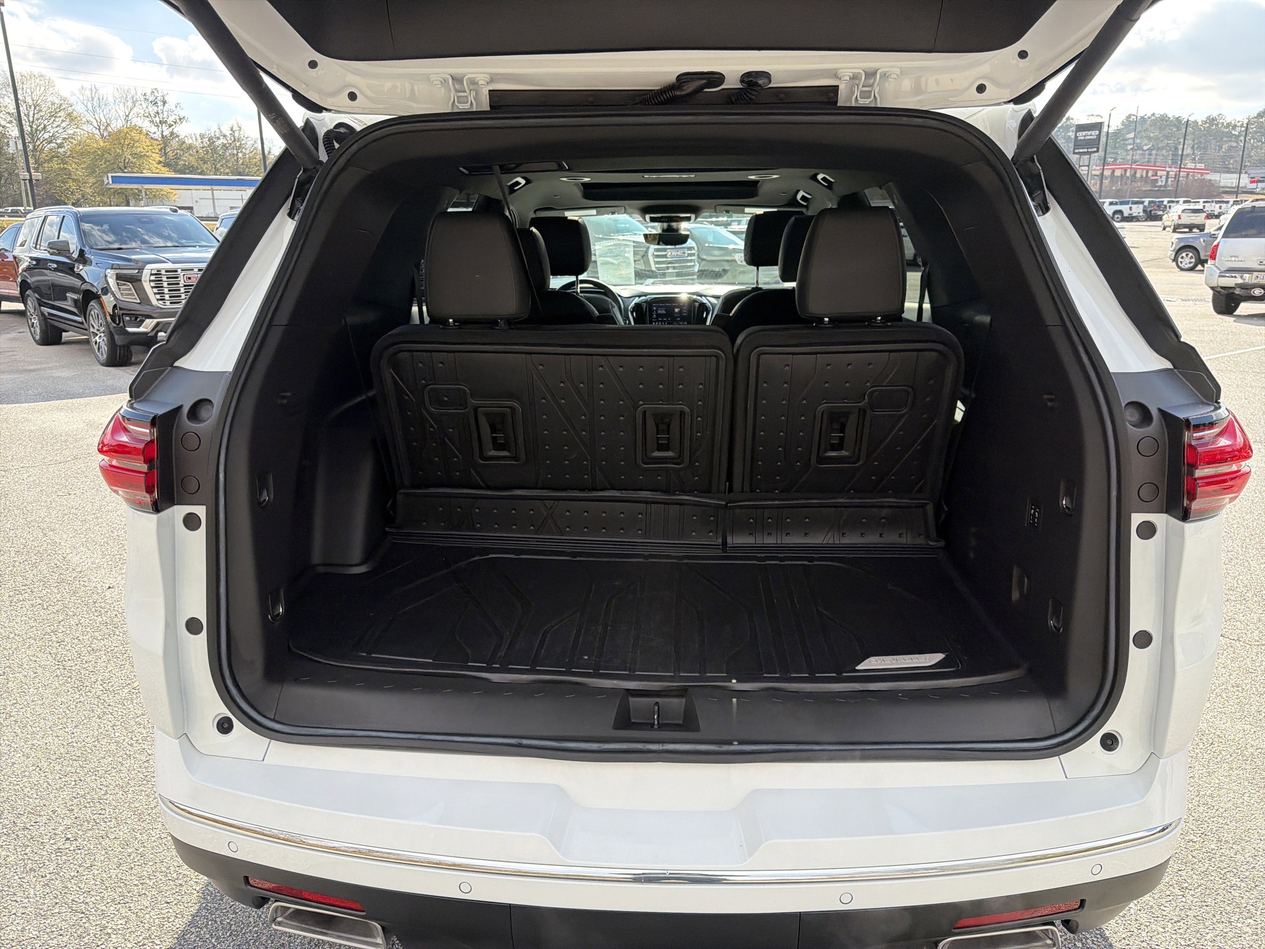 Certified 2023 Chevrolet Traverse High Country image 34