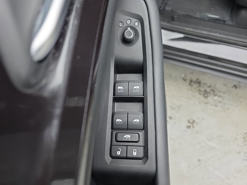 Used 2023 Jeep Grand Cherokee Laredo image 20