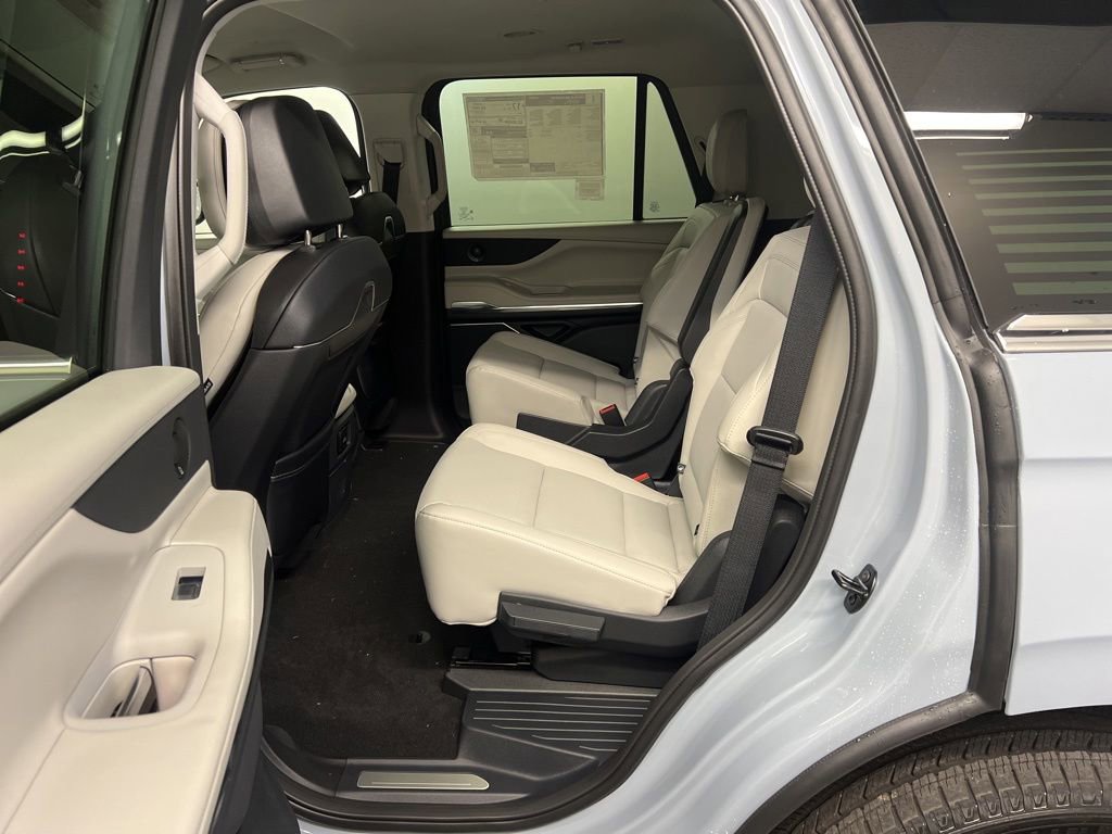 New 2026 Lincoln Navigator Premiere AWD/4WD image 24