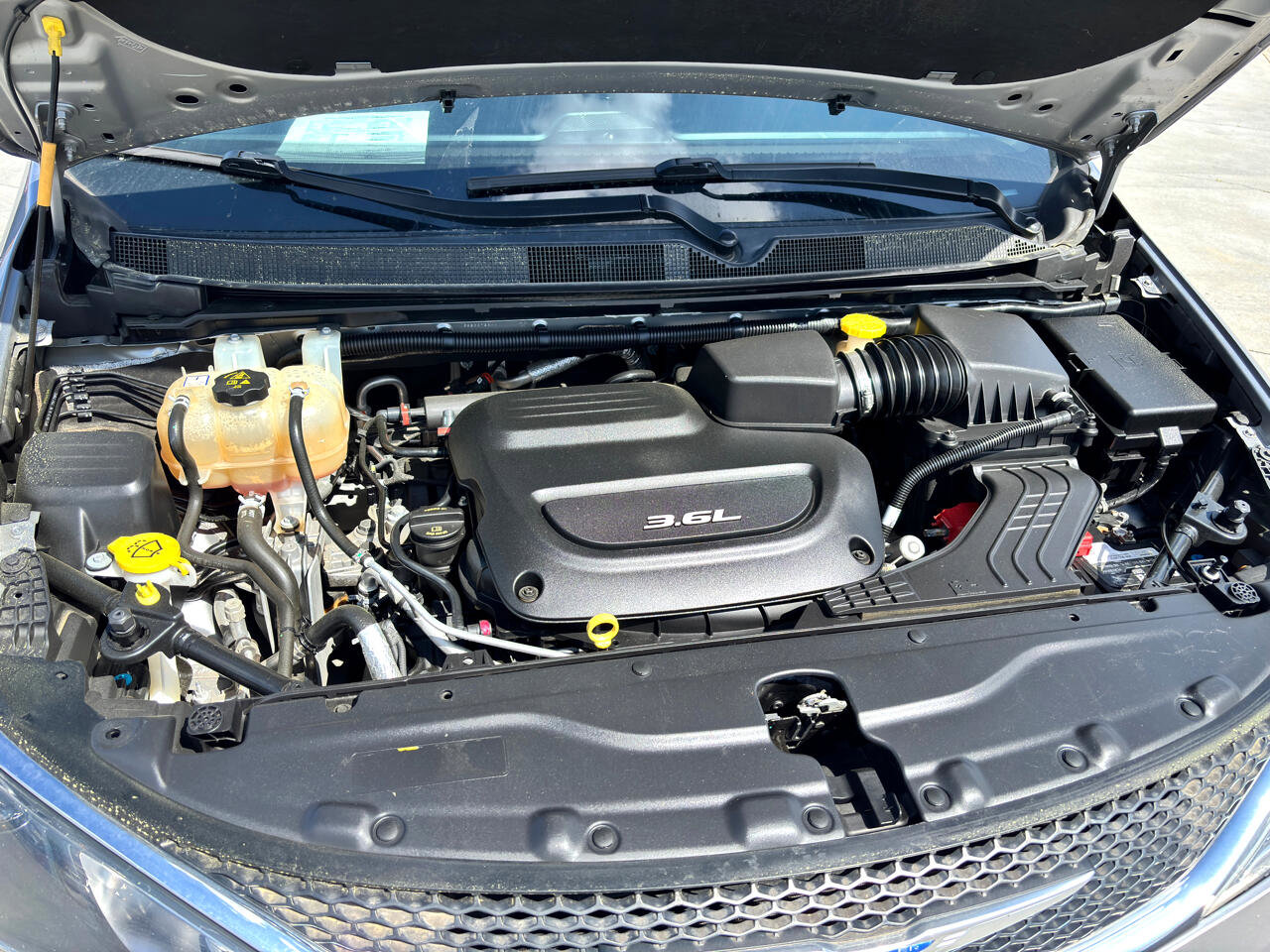 Used 2018 Chrysler Pacifica Touring-L image 10