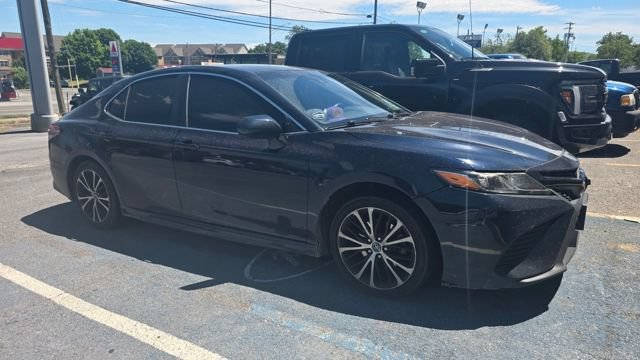 Used 2019 Toyota Camry SE FWD image 1