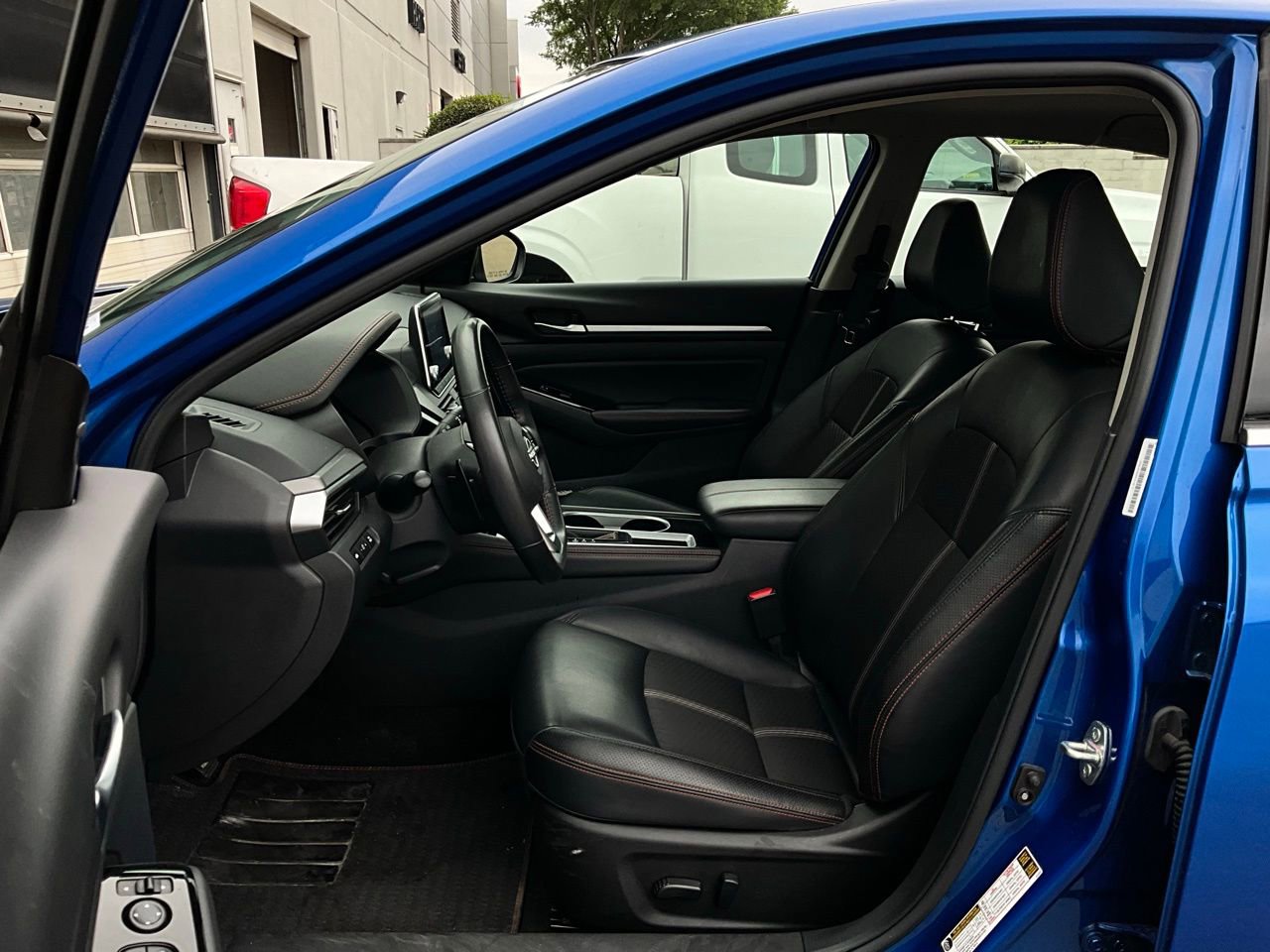 Used 2025 Nissan Altima 2.5 SR image 10