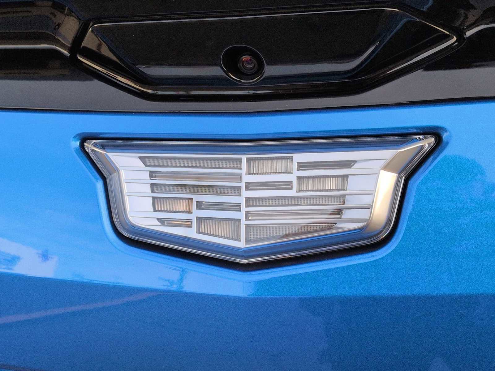 New 2025 Cadillac Optiq Luxury 1 image 8