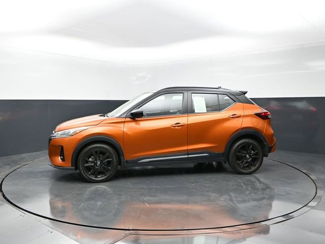 Used 2022 Nissan Kicks SR w/ Premium Package FWD image 3