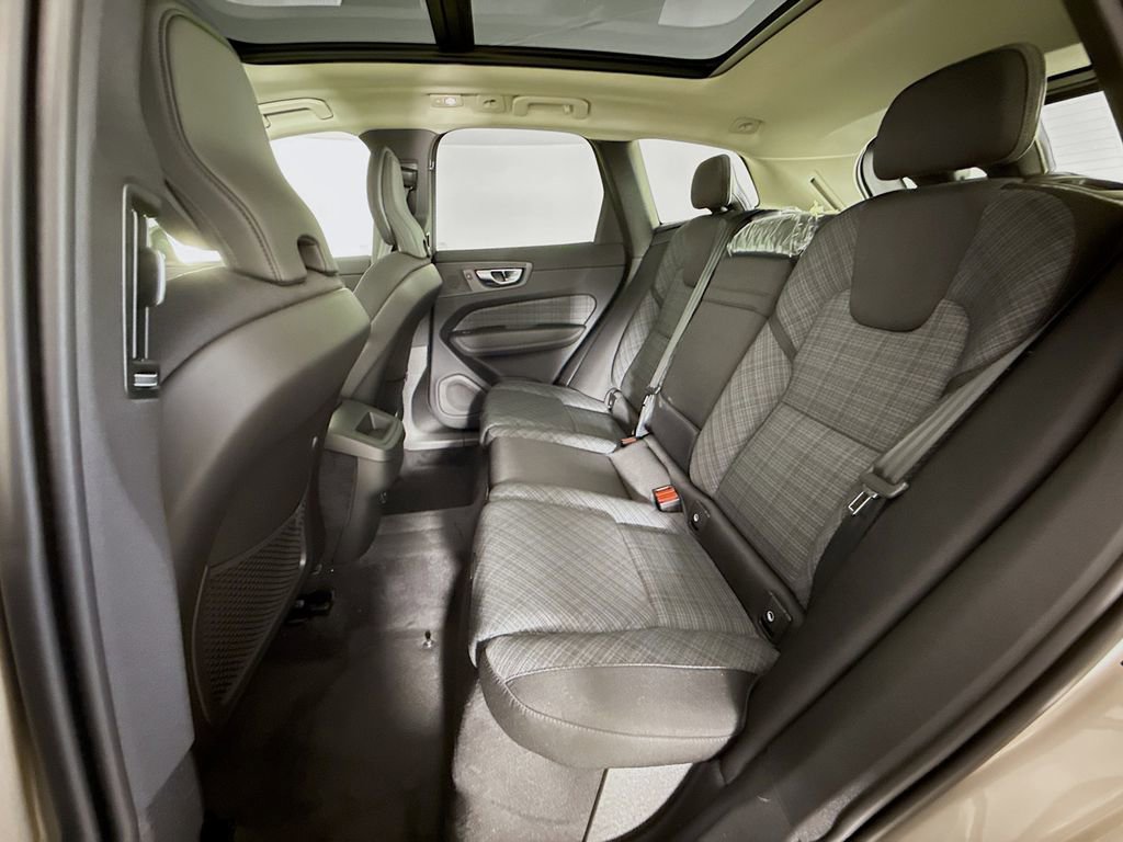 Used 2025 Volvo XC60 B5 Core w/ Protection Package Premier image 25