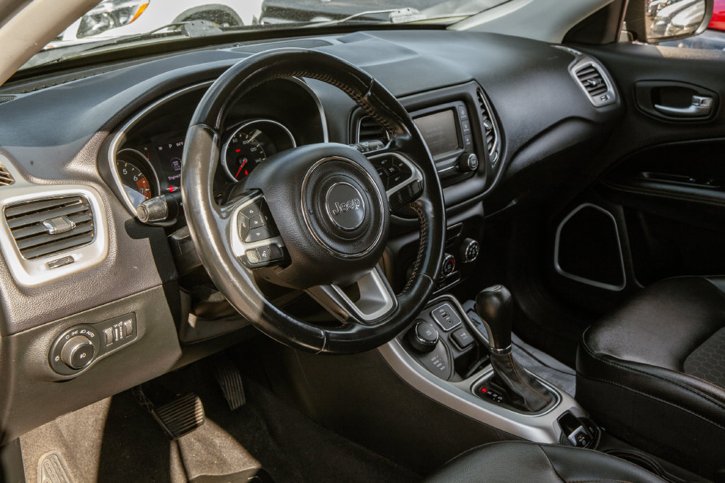Used 2018 Jeep Compass Latitude AWD/4WD image 10