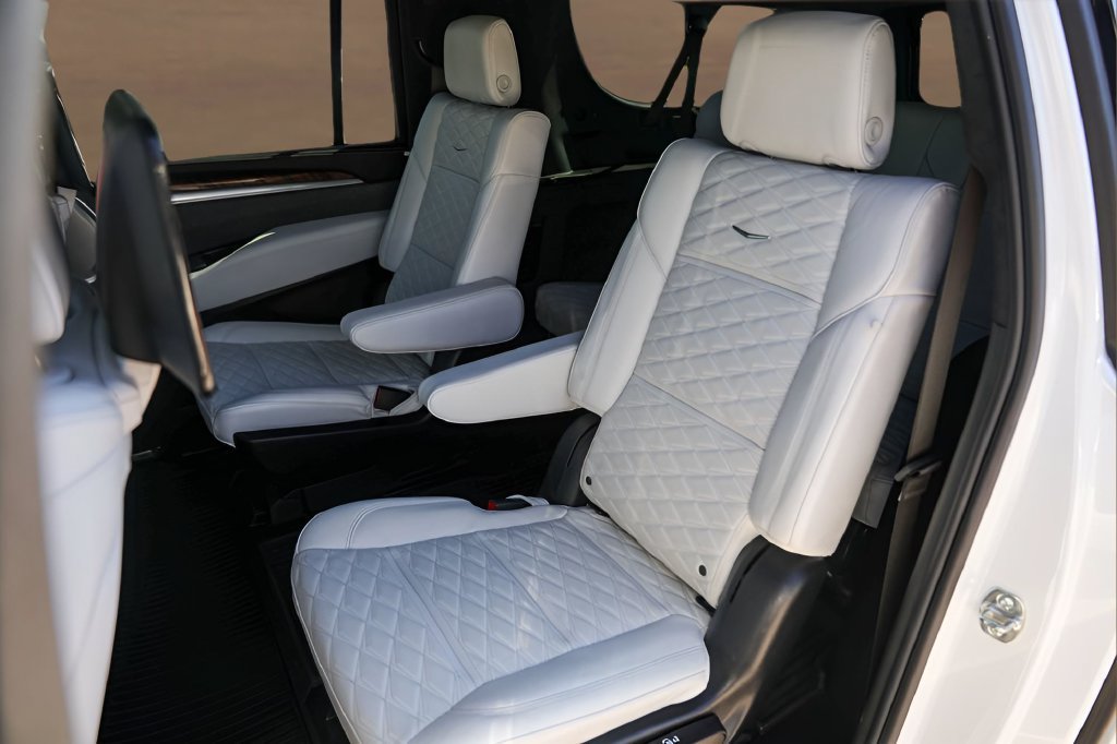 Used 2025 Cadillac Escalade ESV Sport Platinum AWD/4WD image 24