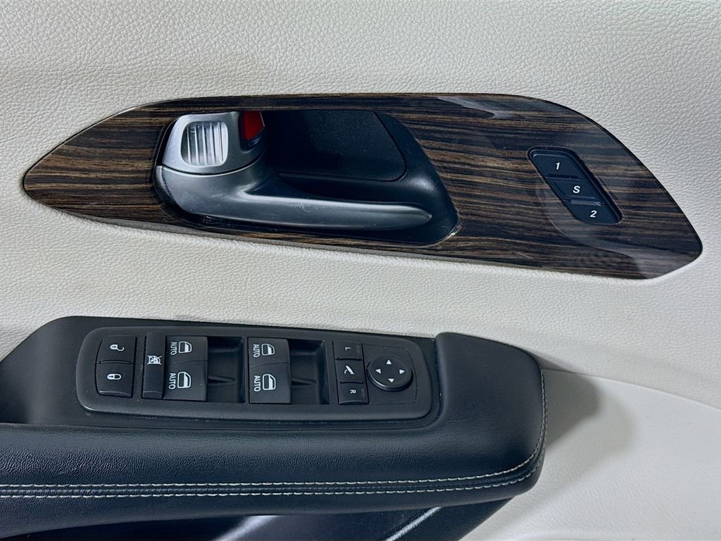 Used 2022 Chrysler Pacifica Limited FWD image 26
