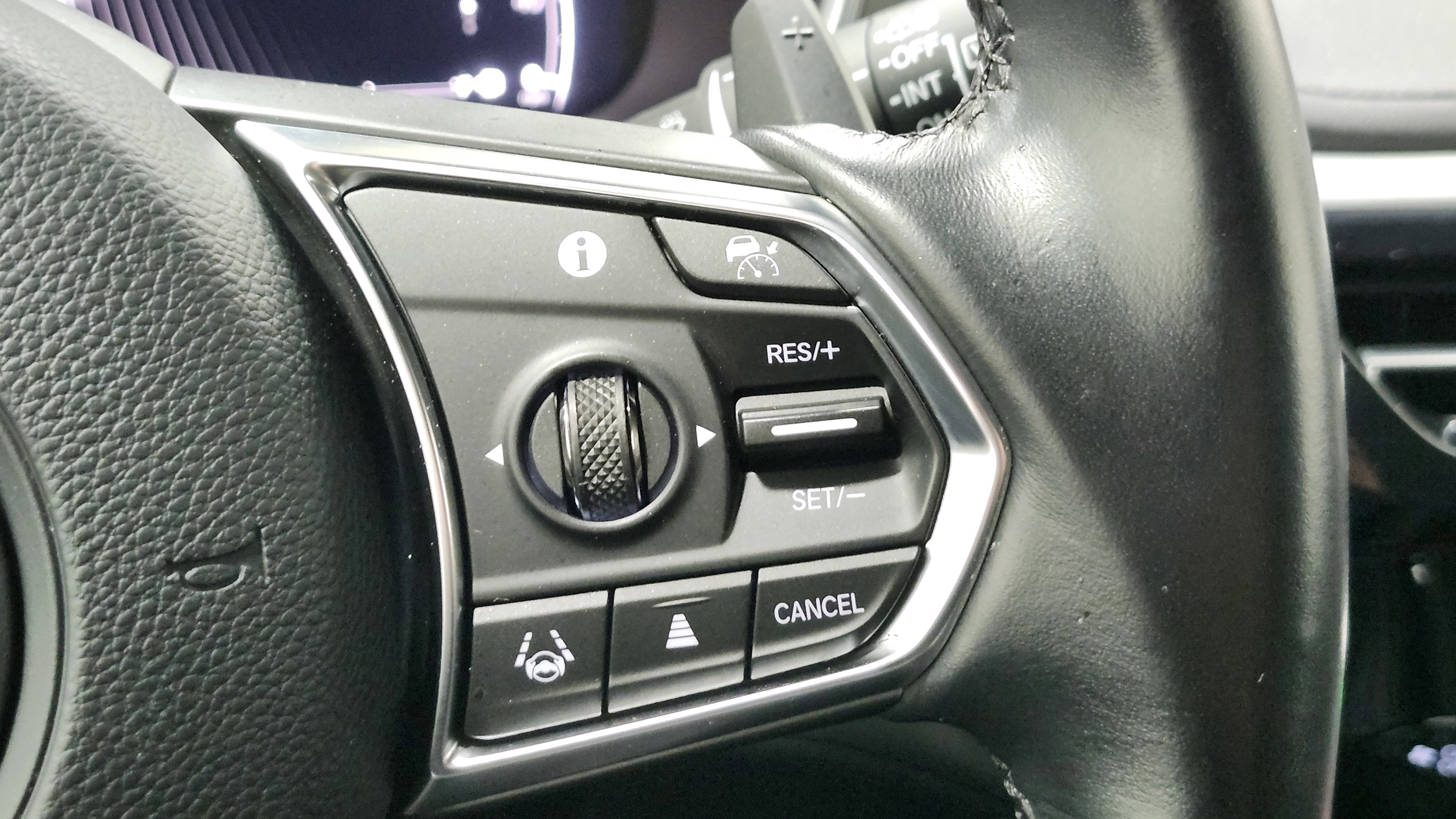 Used 2023 Acura MDX SH-AWD w/ Technology Package image 39