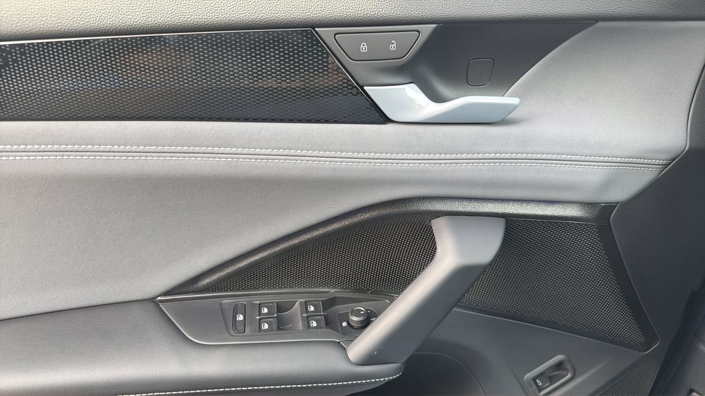 New 2026 Volkswagen Tiguan SE R-Line AWD/4WD image 20