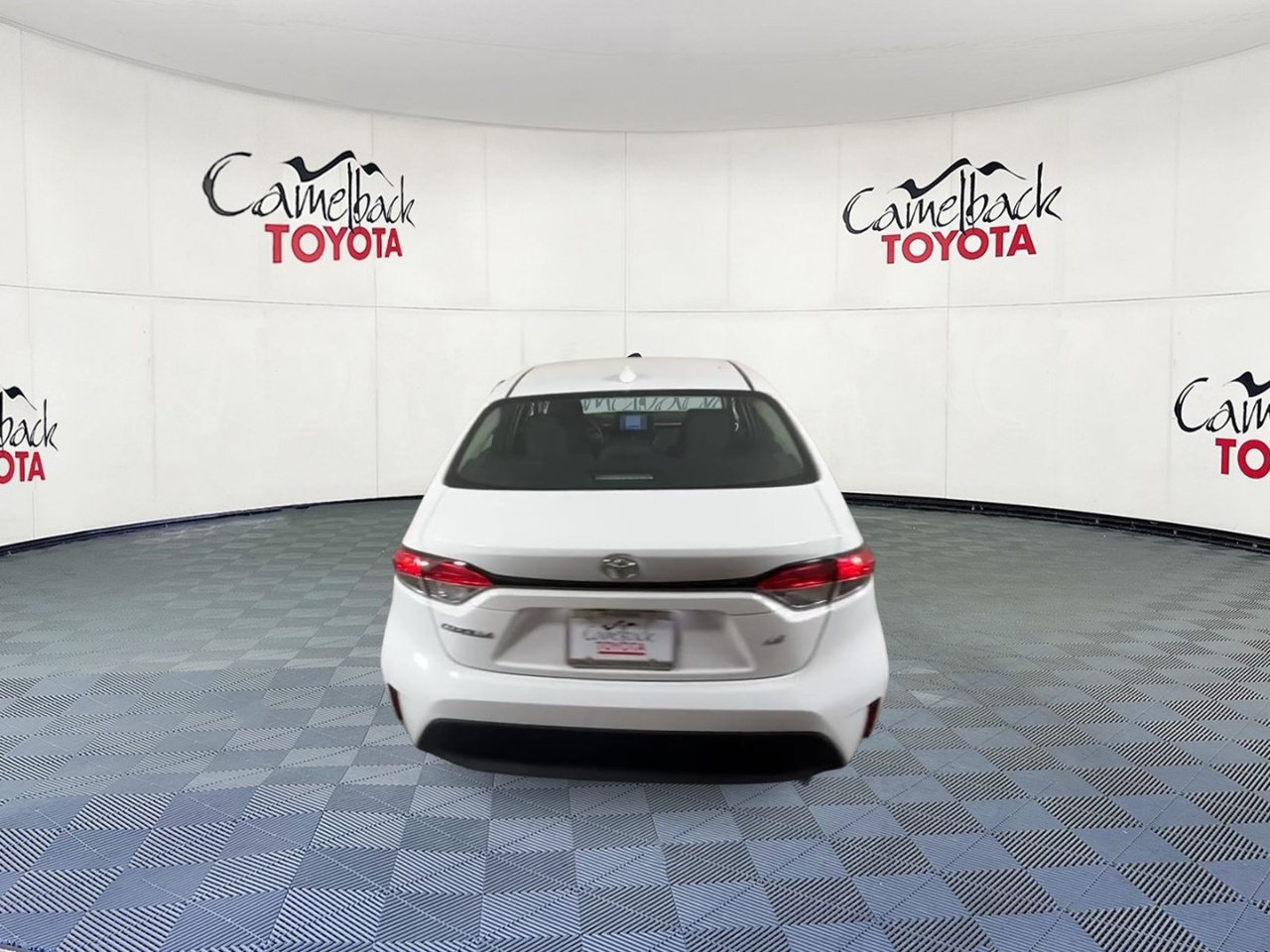 Used 2025 Toyota Corolla LE FWD image 9