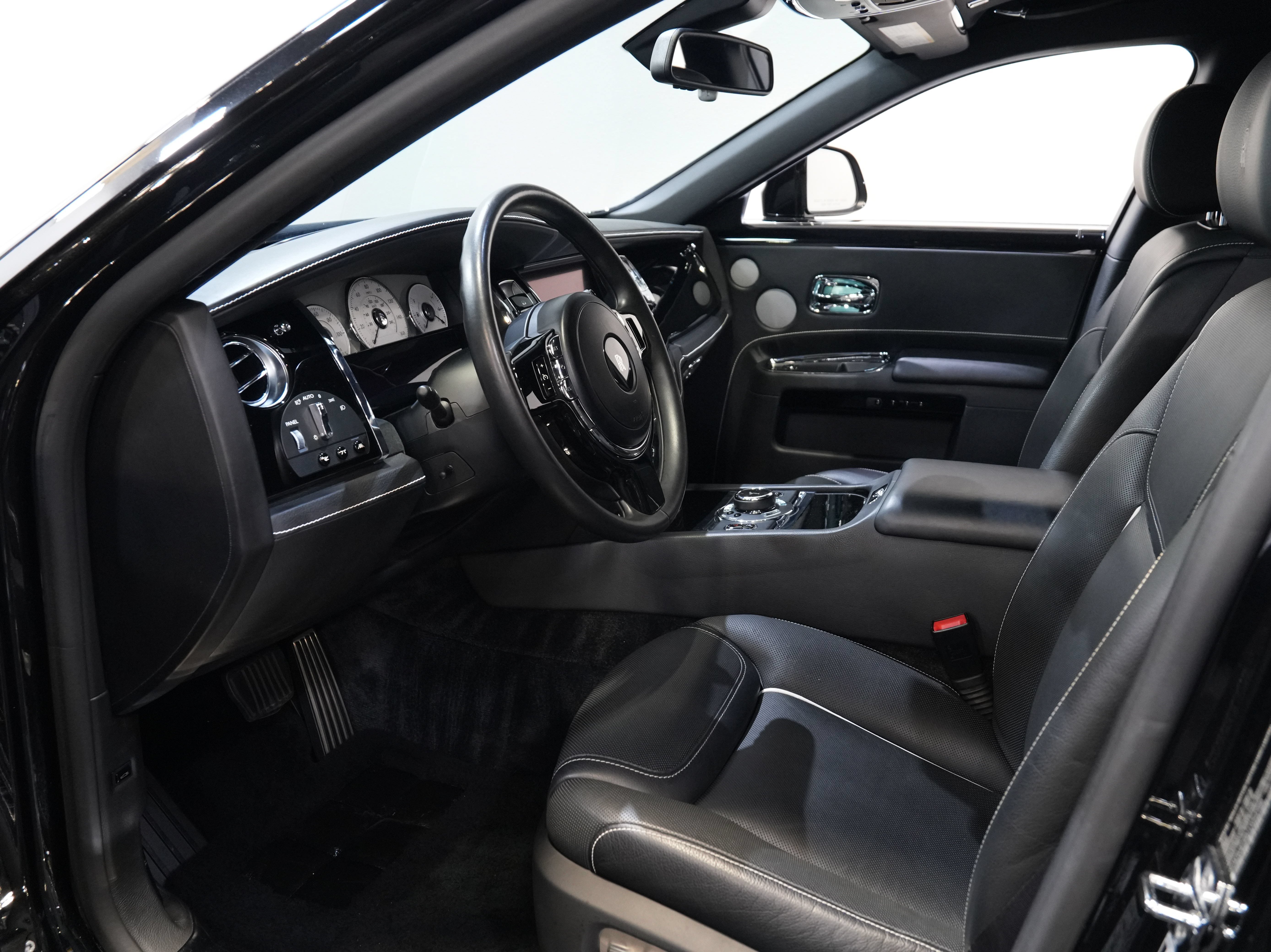 Used 2020 Rolls-Royce Ghost RWD image 36