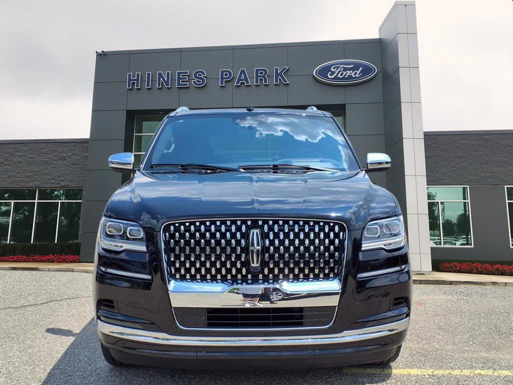 Used 2024 Lincoln Navigator Black Label image 2