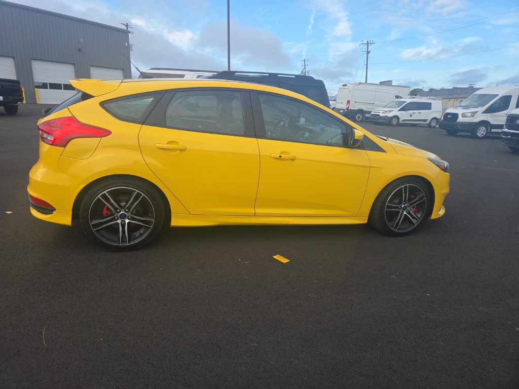 Used 2017 Ford Focus ST w/ Equipment Group 401A FWD image 7