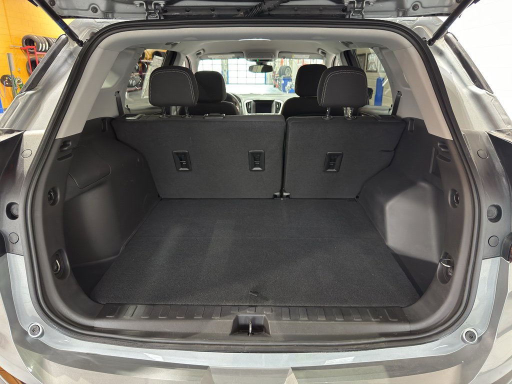 Used 2024 GMC Terrain SLE w/ Driver Convenience Package image 20