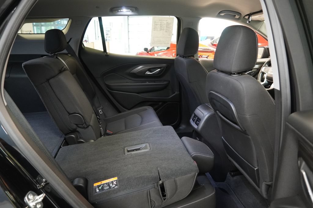 Used 2024 GMC Terrain SLE w/ Driver Convenience Package FWD image 32